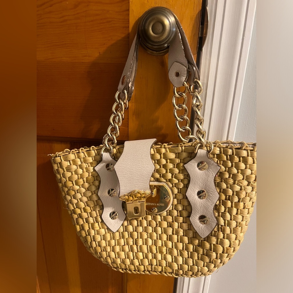 Michael kors bag- Brand new. Never used. No tags - Picture 1 of 4